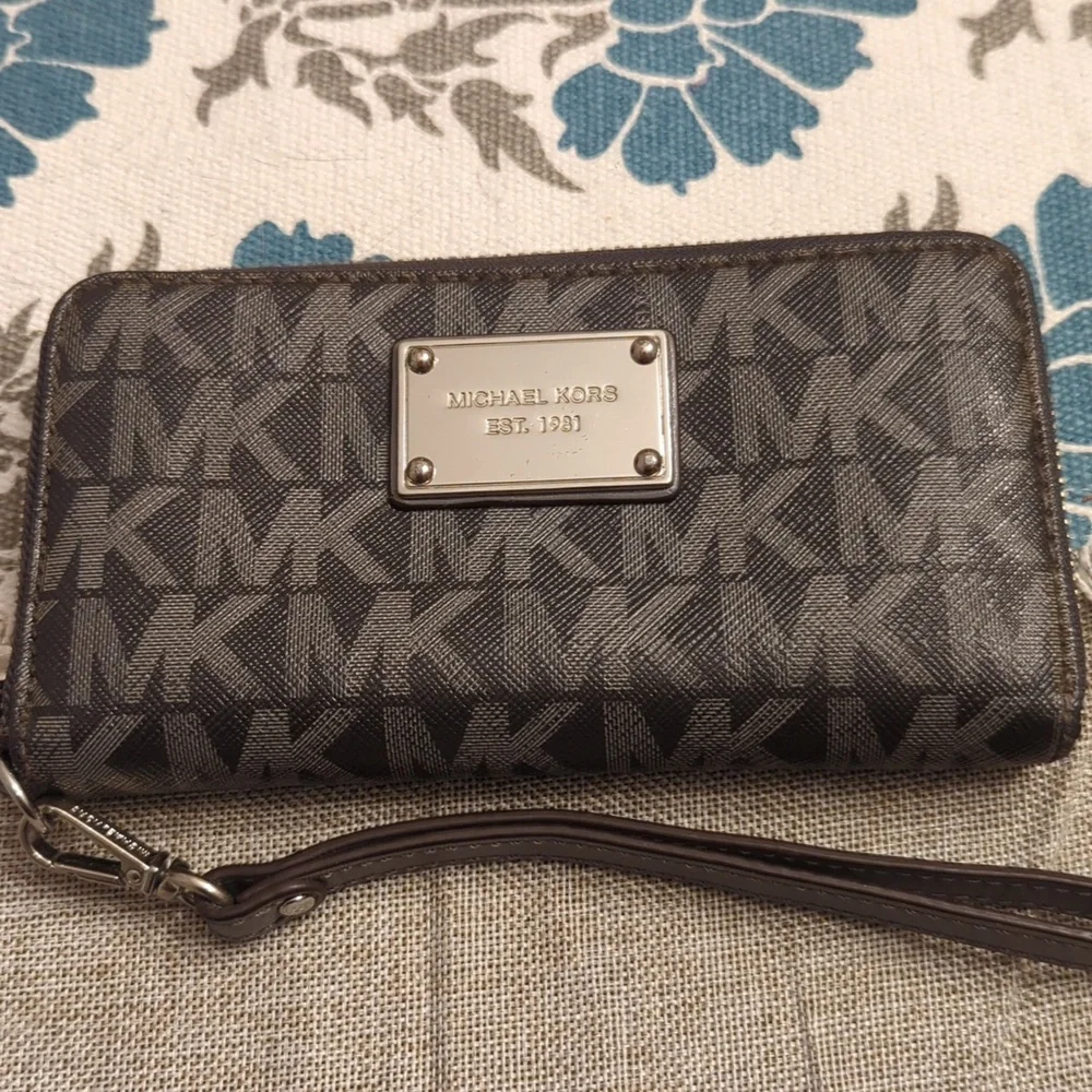 Michael Kors Brown Signature MK Zip-Around Wristlet Wallet